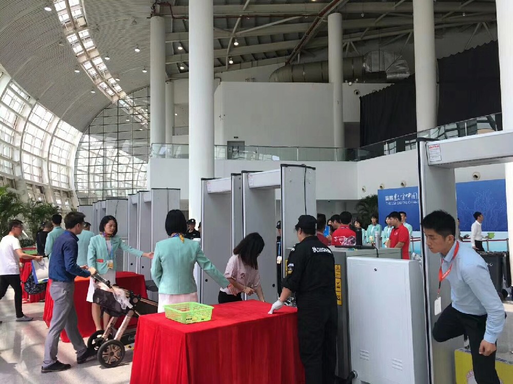 安检仪的配合使用方法