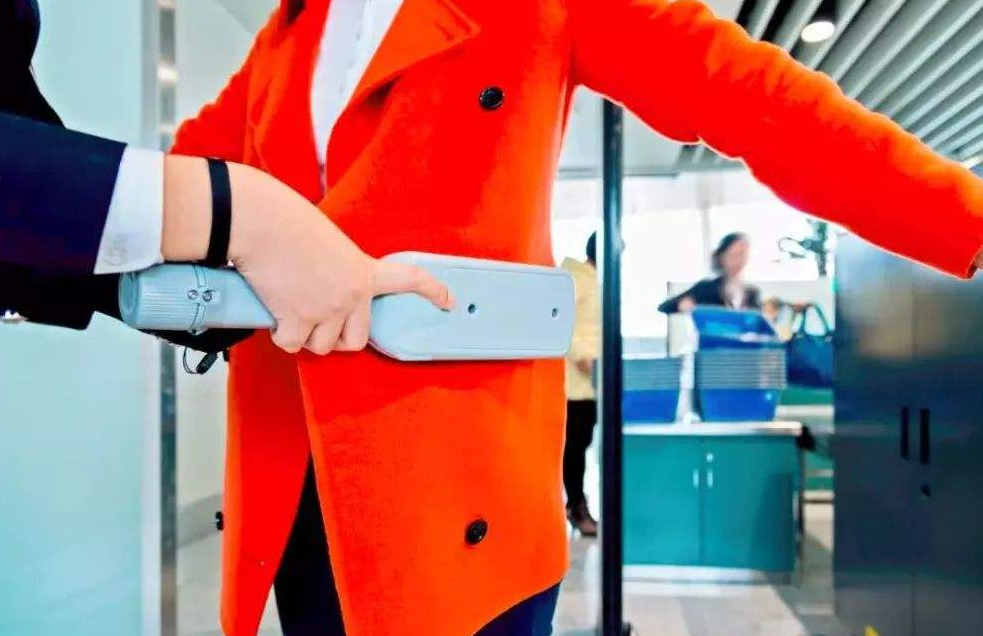 安检X光机能穿透多厚的产品?